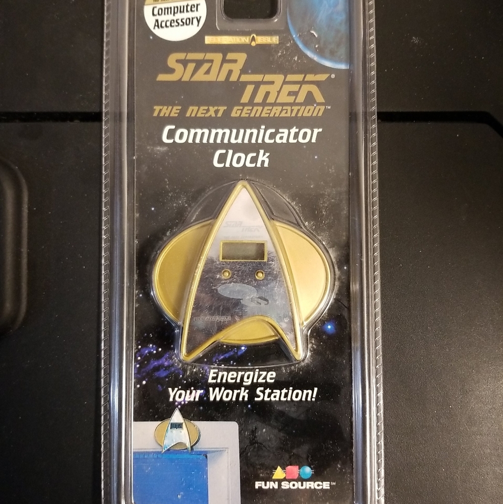Fun Source Star Trek: The Next Generation Communicator Clock 1997